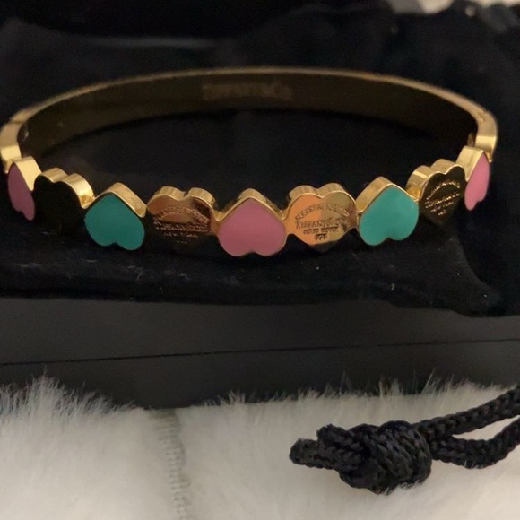 Elegant Gold tone Bracelet with Pink and Blue Hearts - Picture 2 of 6